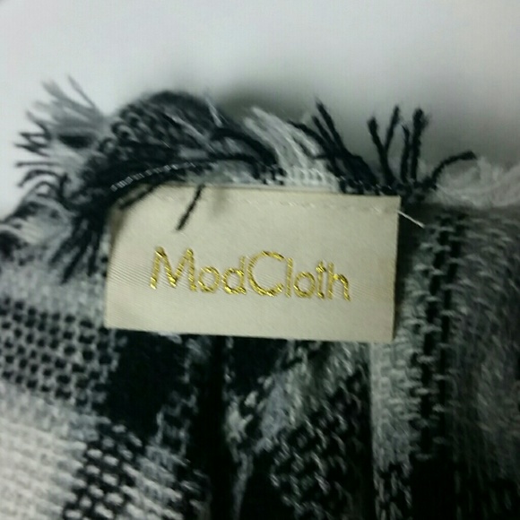 Modcloth oversized scarf/shawl black/white plaid - Picture 2 of 6